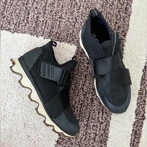 NEW Sorel Kinetic Sneaker Size 6.5